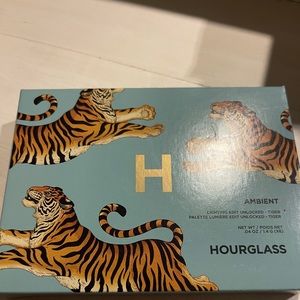 Brand new and never used highlighter palette luminere from Hourglass.